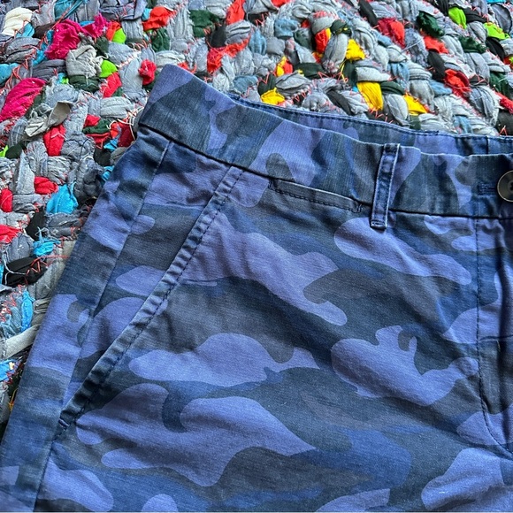 Khakis By Gap Blue Camouflage Boyfriend Roll-Up Shorts Women’s Size 8 Bermudas - Picture 3 of 16